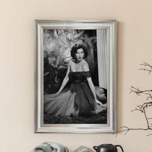 Viejo Hollywood, Mejores Trajes - Ava Gardner Vintage Framed Print, Iconic Fashion Portrait from the Golden Age