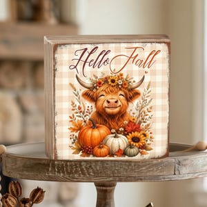 Hallo Herbst! Holzschild „Hochlandkuh“: Herbstliche Deko im Landhausstil fürs Regal, Etageren-Deko für den Herbst, Mini-Holzschild 10 x 10 cm