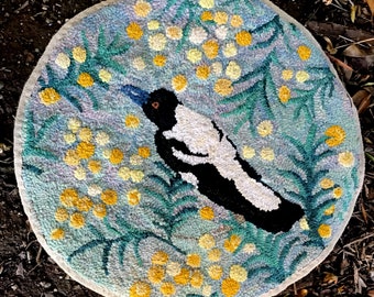 Bobby's Magpie Rughooking Pattern to Download as PDF