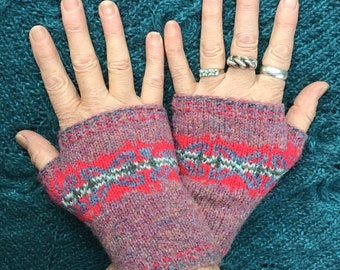 Bobby's Little Wristwarmers (Two Variations Included)