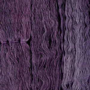 Judy Stole The Purple - Fin spets - 1-trådig spindelväv - Australisk merinoull - Bobby La’s handfärgade garner -