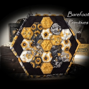 ePATTERN BEE HAPPY hexagon mat Penny Rug Quilted EPP Binding Wool Fussy Cut instant download
