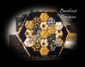 ePATTERN BEE HAPPY hexagon mat Penny Rug Quilted EPP Binding Wool Fussy Cut instant download