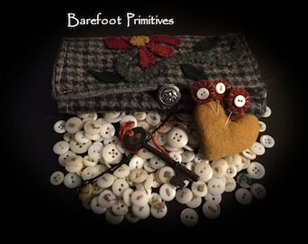 Wool Flower Sewing roll Scissors Penny Rug embroidery pin keep cushion Fob