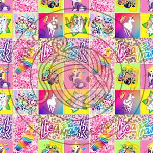 Puede incluir: Un patrón colorido con varios personajes de dibujos animados, incluyendo unicornios, gatos y extraterrestres, sobre un mosaico de cuadrados rosas, amarillos y verdes. El diseño incluye el texto "Lisa Frank" en una fuente juguetona, con un fondo de estampado de leopardo.