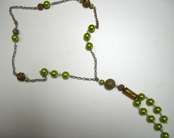 Shiny green necklace