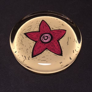 red star glass paper weight by detroit glass company image 2