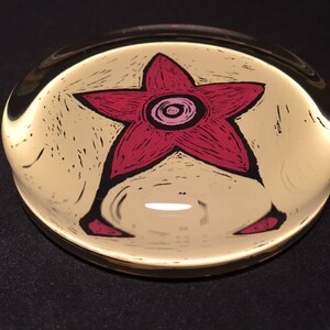 red star glass paper weight by detroit glass company image 1