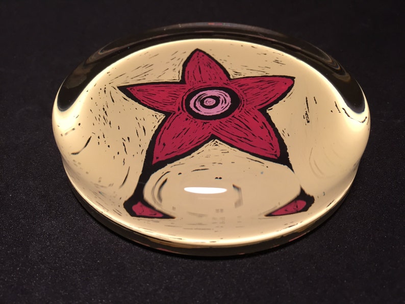 red star glass paper weight by detroit glass company image 1