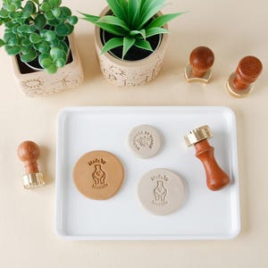 Regali unici e personalizzati in ceramica, vari design per ceramiche, timbro in metallo personalizzato per ceramisti, timbro con firma personalizzata per ceramica