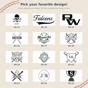 Op de afbeelding: Een raster van twaalf zwart-wit grafische ontwerpopties gelabeld van BS-13 tot BS-24, met honkbalthema-iconen zoals knuppels, ballen, schilden en trofeeën, met de tekst Pick your favorite design bovenaan de afbeelding weergegeven.