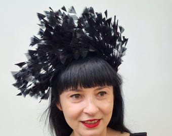 Black Feather Fascinator Headpiece, Dramatic Gothic Hair Accessory, Statement Headpiece for Derby, Cocktail Party or Halloween
