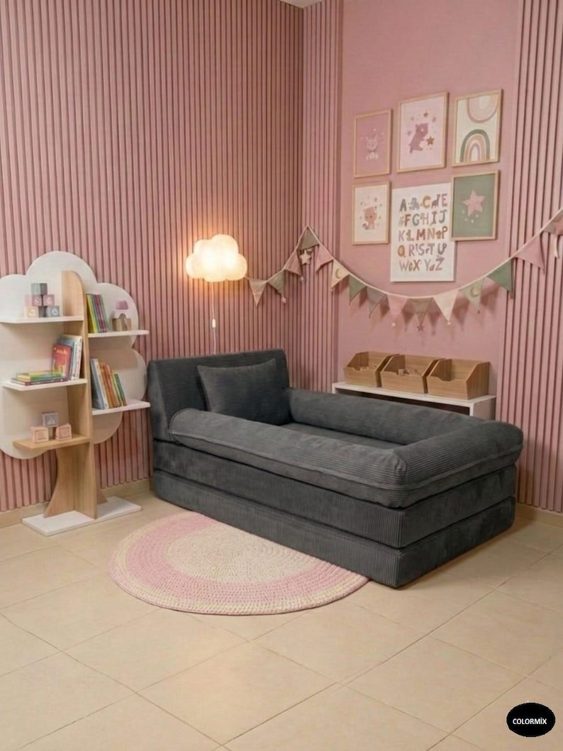 Puede incluir: Un letrero de madera r&uacute;stico con el texto "Welcome to our home" en letras blancas. El letrero presenta un acabado envejecido y un dise&ntilde;o simple y acogedor, perfecto para la decoraci&oacute;n de la entrada.