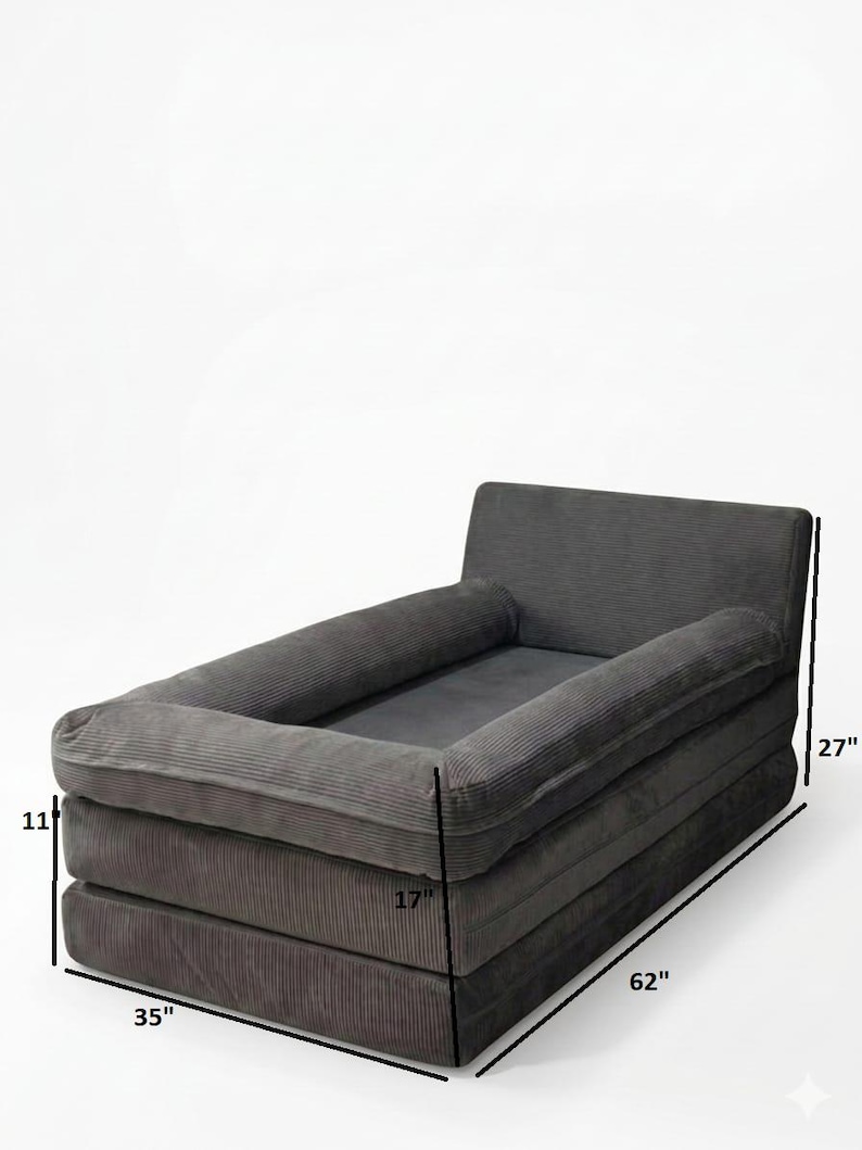 Puede incluir: Una taza de cer&aacute;mica blanca con un asa negra y el texto "But First, Coffee" en un estilo manuscrito. La taza est&aacute; sobre una superficie blanca. La taza mide 10 cm de alto.