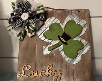 Rustic St Patrick’s Day Shamrock Sign