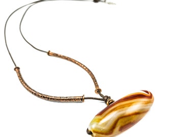 Large collier en cuir marron avec pendentif en agate multicolore - Collier en cornaline à tourbillons rouges - Cadeau d'anniversaire de 7e, 9e, 22e anniversaire pour femme