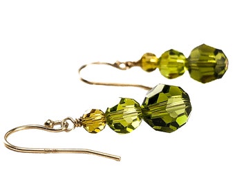 Boucles d'oreilles en cristal olive clair, vert foncé, jaune-vert avec remplissage d'or - 3 perles empilées - 3e, 15e cadeau d'anniversaire de mariage pour elle