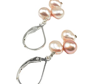 Boucles d'oreilles perle rose pourpre clair - 3 boucles d'oreilles pendantes perlées latérales - Cadeau 12e anniversaire pour femme - Mariage 30 ans - Pierre de naissance de juin