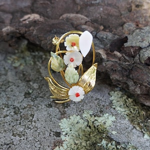 Vintage Luna White Hibiscus Mother of Pearl Carved Shell Brooch with Gold Tone Metal Leaves