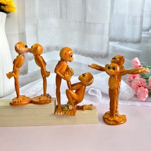 Handmade Glass Funny monkey Couples Ornament,Proposal monkey Statue,Valentine&#39;s Day Humorous monkey Decor,Resin Kiss Monkey Ornament