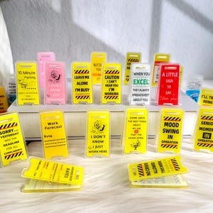 3D Office mini signs,Funny Office Desk Signs "Leave Me Alone, I'm Busy", Joke Acrylic Warning Desk Signs, Office Co-workers Desk Accessories