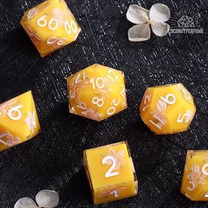 Flower Dice Set - Resin Sharpe Edge Dice, Dnd Dice Gift, Handmade Dice, Dungeons and Dragons, Polyhedral RPG DND Dice, Gift for Gamer