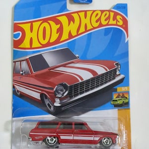 Hot Wheels Chevrolet Nova Wagon 1964 - Série Wagons 2023, échelle 1:64, Carte Longue Rouge Et Blanche