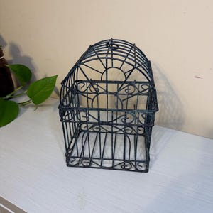 Gaiola de metal para pássaros Decoratice | Vaso ou vaso com flores artificiais | Verde escuro | Gaiola pequena suspensa estilo francês | Decoração para casamento