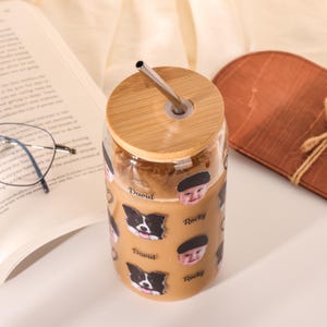 Puede incluir: Un juego de tres tazas de cer&aacute;mica con un acabado moteado y mate. Las tazas son de color crema, gris claro y gris oscuro. Cada taza tiene un dise&ntilde;o simple y minimalista y un asa redondeada.