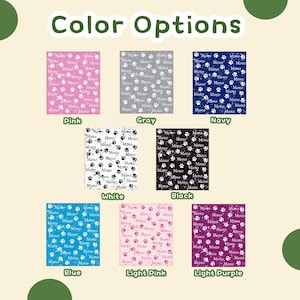 Peut inclure: Options de couleurs pour une couverture pour animaux de compagnie avec un motif d'empreintes de pattes. Les couleurs sont rose, gris, marine, blanc, noir, bleu, rose clair et violet clair.
