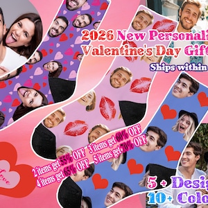 Op de afbeelding: Drie paar gepersonaliseerde sokken met gezichten erop gedrukt. De sokken hebben verschillende patronen, waaronder harten en lippen. De tekst op de afbeelding luidt "2026 New Personalized Valentine's Day Gift" en "5+ Designs 10+ Colors."