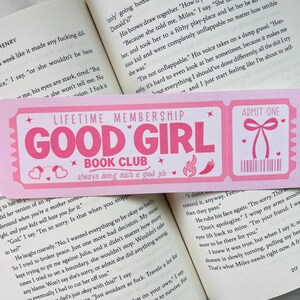 Good Girl Buchclub Lesezeichen - Ticket Lesezeichen - Buch Girlie - Geschenke für sie - Geschenke für Leser - Romantik - Leinen Lesezeichen - Quaste - Rosa