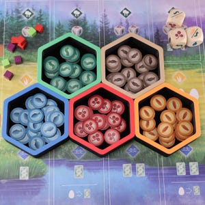 Vingspannskompatibla hexagonala magnetiska brädspelspolettbrickor