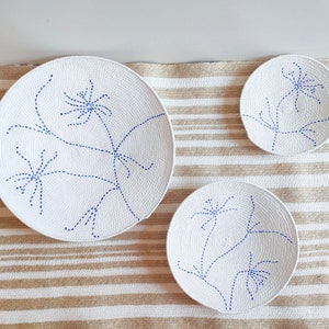 Decorative handpainted flat baskets for a wall display or as an accent in a coastal decor table. Sutill Nº1 image 3