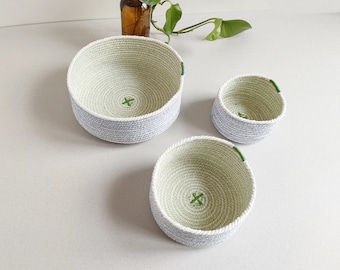 Nesting set of cotton rope baskets short for a Mediterranean decor. A set of nesting baskets for fruits, bread or as a centrepiece bowl.