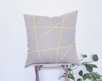 Nude and yellow pillow cover made of beige linen and lemon yellow details from the Mikado series