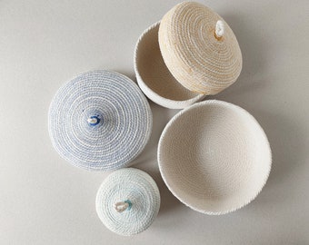 Cotton rope boxes for a fresh and organised decor, perfect for a baby room, as an entryway basket or to hide things on the living room