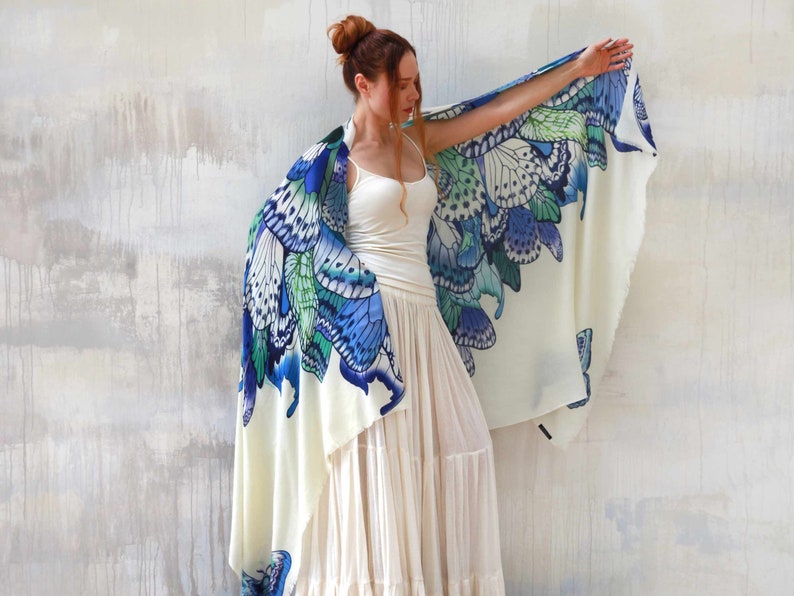 Blue Butterfly Wing Shawl, Butterfly Scarf Cape, Moth Shawl, Spring Accessories For Mom, Mothers Day Gift For Grandma, Beach Wedding Wrap imagen 3