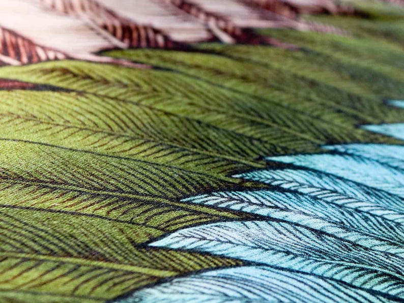 Puede incluir: Una taza de cer&aacute;mica blanca con un asa negra y el texto "But First, Coffee" en negrita negra. La taza se encuentra sobre un fondo neutro, resaltando su dise&ntilde;o sencillo.