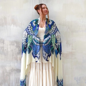 Blue Butterfly Wing Shawl, Butterfly Scarf Cape, Moth Shawl, Spring Accessories For Mom, Mothers Day Gift For Grandma, Beach Wedding Wrap imagen 4