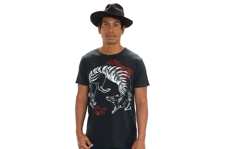 Chemise Thylacine, T-shirt Tigre de Tasmanie, Vêtements Burning Man, T-shirt pour hommes, Haut noir pour hommes, Chemise ethnique, Chemise en coton biologique, Tee-shirt animal image 1