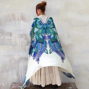 Blue Butterfly Wing Shawl, Butterfly Scarf Cape, Moth Shawl, Spring Accessories For Mom, Mothers Day Gift For Grandma, Beach Wedding Wrap imagen 5