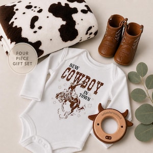 Western Baby Set Cowboy Newborn Gift Box Rodeo Theme Infant Outfit Country Nursery Bundle Western Cow Print Blanket Bodysuit Boots Ranch