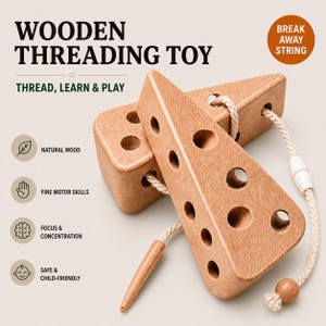 Pode incluir: Um brinquedo de madeira para enfiar em forma de fatias de queijo com múltiplos orifícios circulares. Um cordão bege com uma agulha de madeira e um fecho de segurança está enfiado nos orifícios. Texto: WOODEN THREADING TOY, THREAD, LEARN & PLAY, BREAK AWAY STRING.