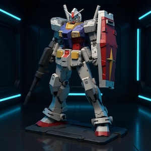 以下が含まれることがあります： 白を基調に青、赤、黄、グレーのアクセントが施された、ガンダムロボットの詳細なモデル。 ロボットはライフルと黄色の星が付いたシールドを持っています。 青いネオンライトのある暗い背景に対して、灰色のプラットフォームに立っています。