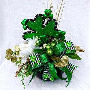 St. Patricks Day Centerpiece, St.Pattys table decorations, Shamrock decor, Green White floral arrangements,pot of gold image 9