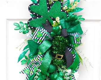 St. Patrick's Day Wreath, St. Patty's Day Swag, St. Patrick's Day Decor, Shamrock Wreath, Spring Wreath, Front Door teardrop swag, green