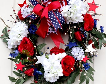 Couronne patriotique pour porte d'entrée, couronne d'hortensias, 4 juillet, décor rouge blanc bleu du 4 juillet, décor du Memorial Day, décor de ferme