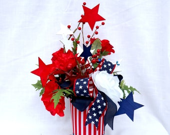 Centre de table le 4 juillet, composition florale patriotique de l'Oncle Sam haut de forme, décorations du 4 juillet, composition florale en soie rouge blanc bleu