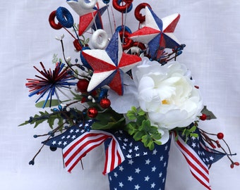 Centre de table patriotique du 4 juillet, composition florale Oncle Sam chapeau haut de forme, décorations du 4 juillet, composition florale en soie rouge blanc bleu